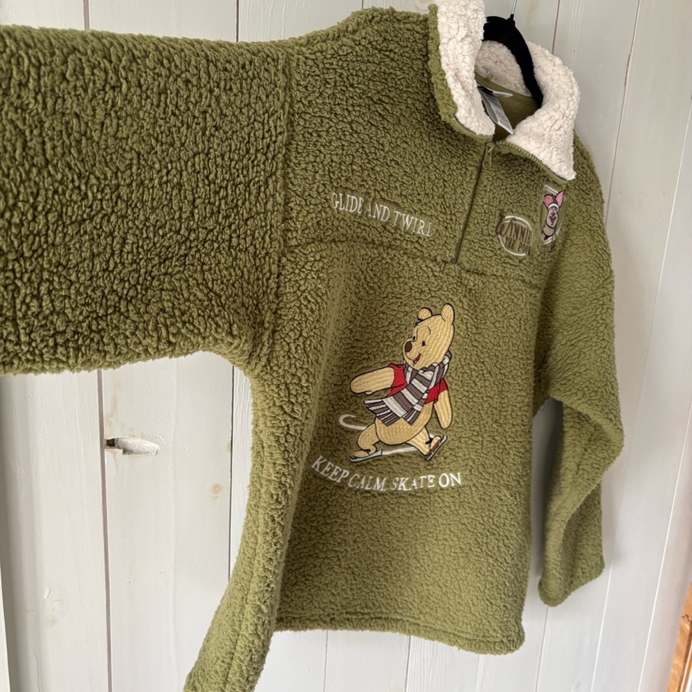 Disney Winnie the Pooh Keep Calm Skate On Sherpa Pullover Jacket Size M - Picture 5 of 12